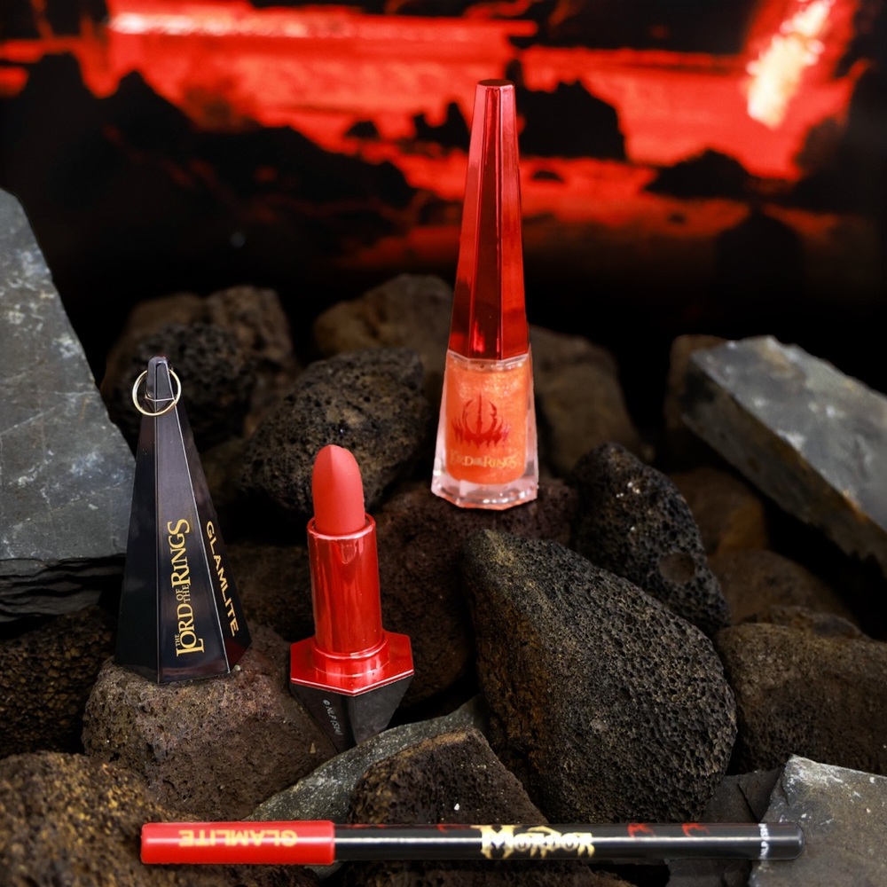THE LORD OF THE RINGS X GLAMLITE EYE OF SAURON LIP KIT - BNIB - Picture 2 of 3